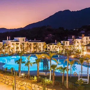 Holiday Hills Aparthotel